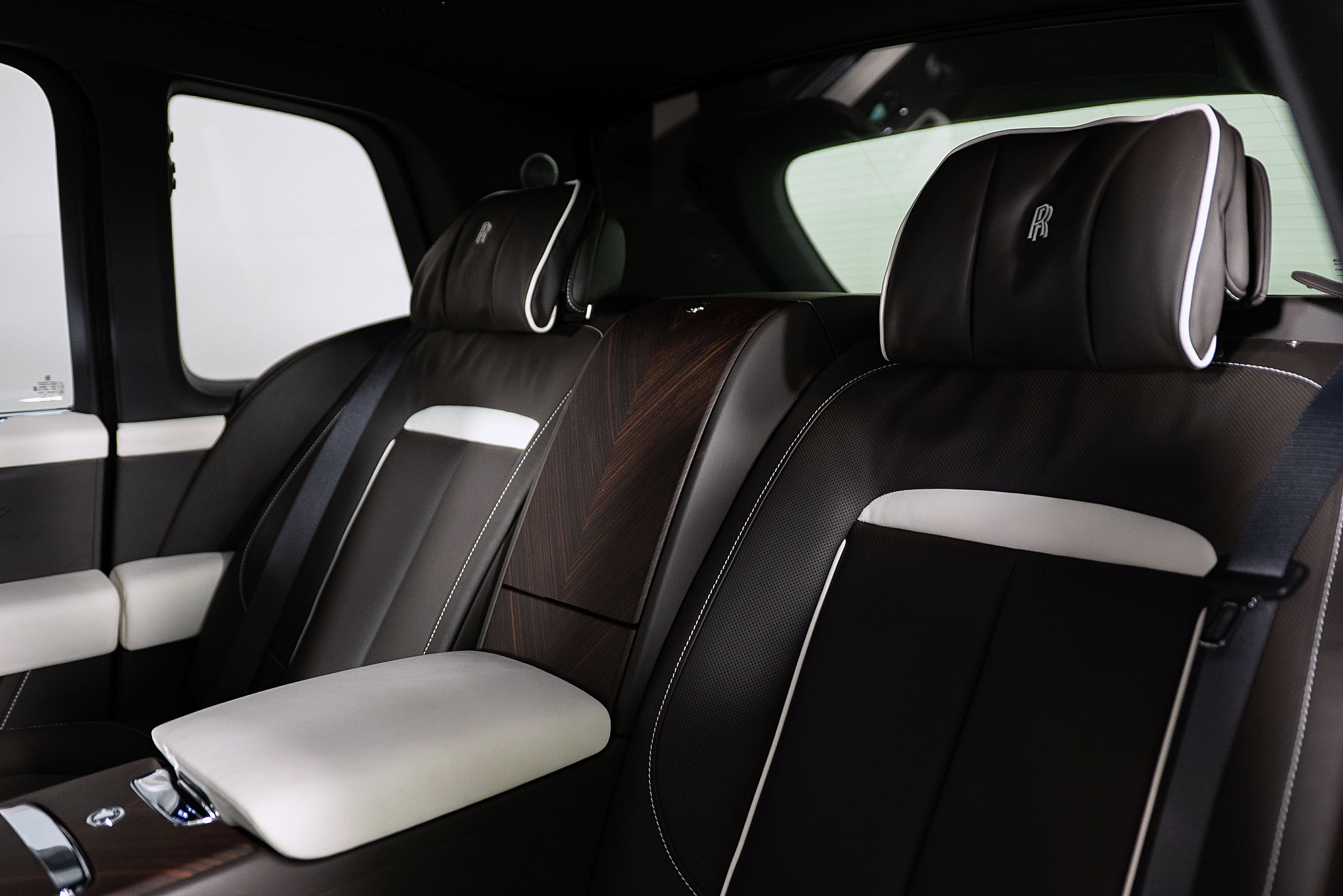 Used 2023 Rolls-Royce Cullinan w/ Cullinan Package AWD/4WD image 6
