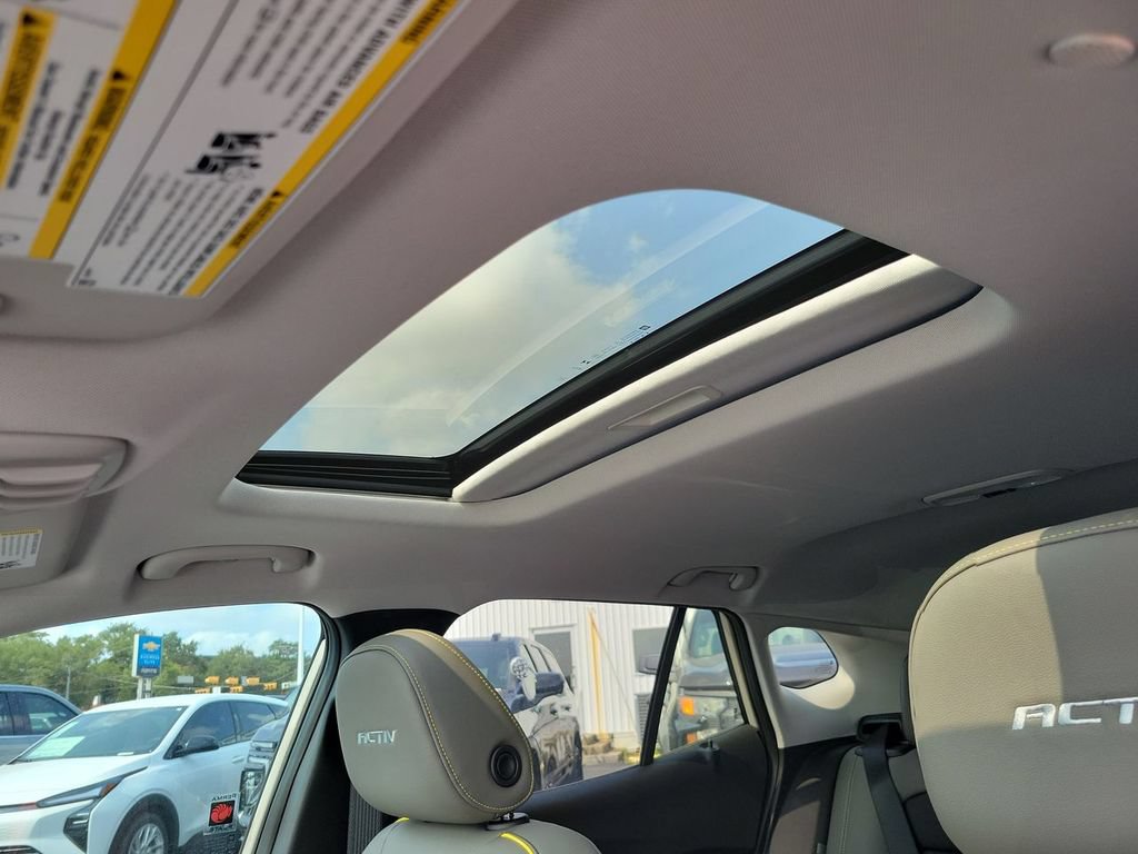 New 2026 Chevrolet Trax ACTIV w/ Sunroof Package FWD image 18
