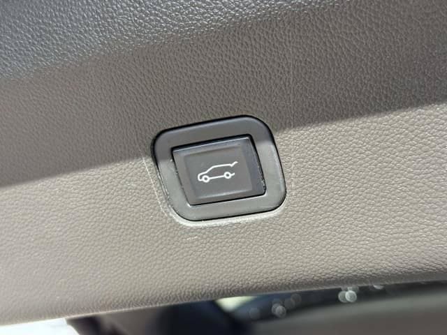 Used 2023 Buick Enclave Avenir w/ Avenir Technology Package AWD/4WD image 12