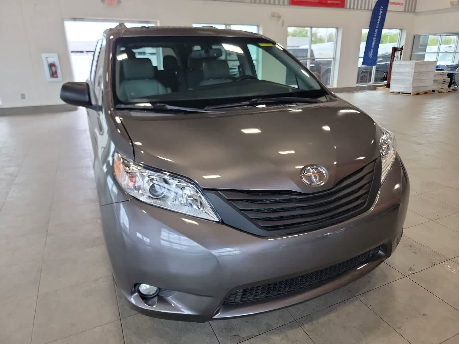Used 2016 Toyota Sienna XLE FWD image 4