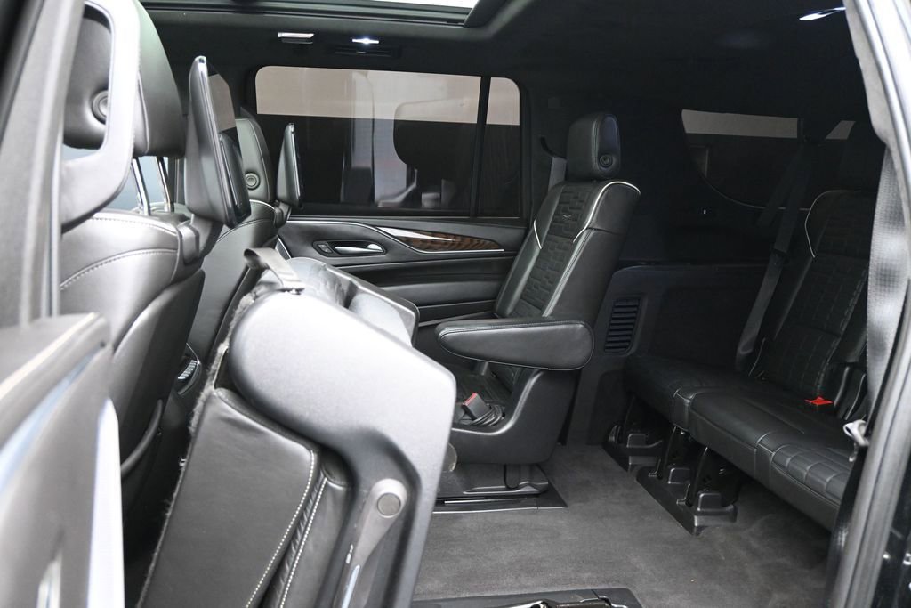 Used 2022 Cadillac Escalade ESV Sport Platinum w/ Heavy-Duty Trailer Package AWD/4WD image 35