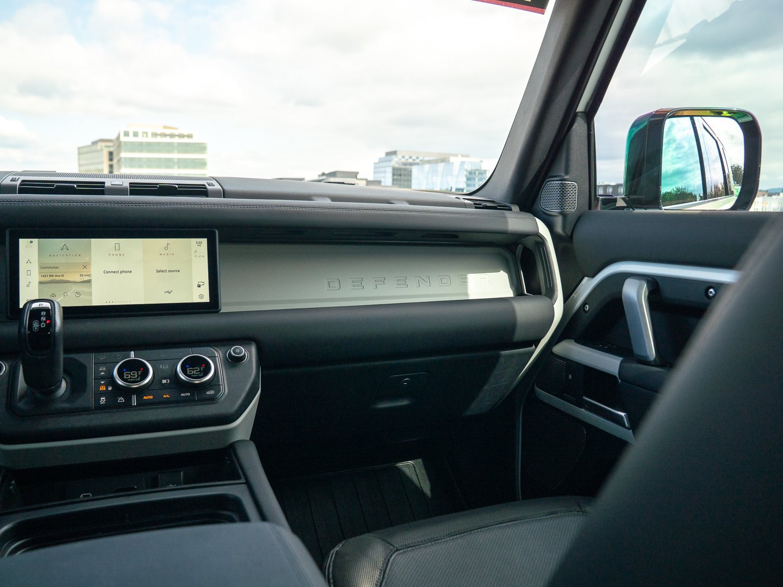 Used 2024 Land Rover Defender 110 X-Dynamic SE AWD/4WD image 21