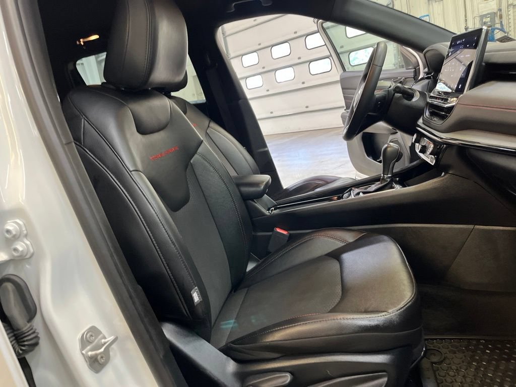Used 2025 Jeep Compass Trailhawk AWD/4WD image 31