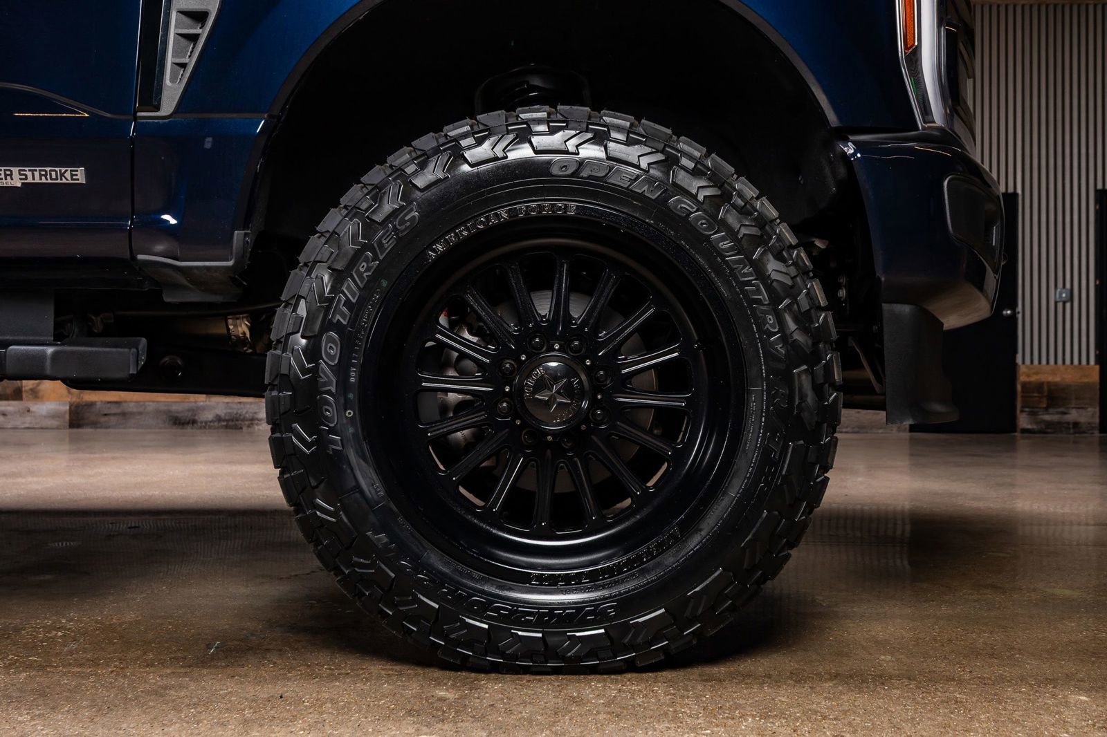 Used 2025 Ford F350 Lariat w/ Black Appearance Package image 12