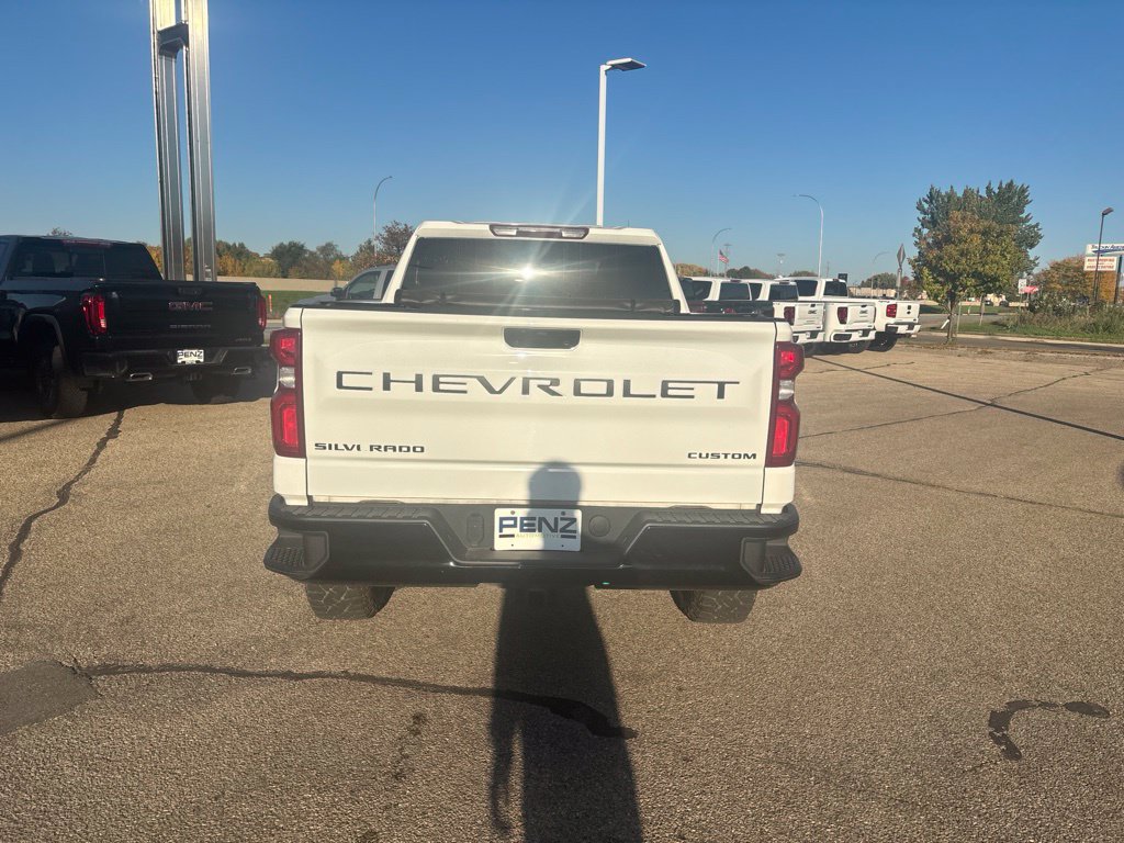Used 2022 Chevrolet Silverado 1500 Custom Trail Boss w/ LPO, Dark Essentials Package AWD/4WD image 7