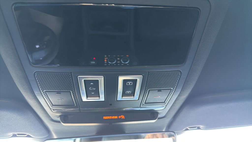 Used 2023 Land Rover Defender 90 V8 image 30