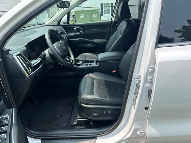 Certified 2025 Kia Sorento S w/ Panoramic Sunroof Package AWD/4WD image 7