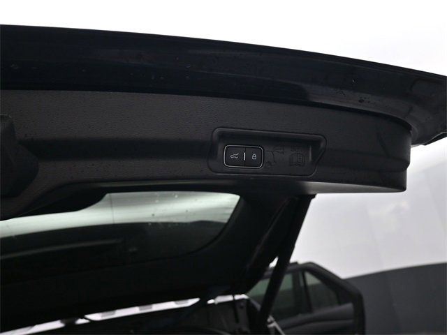 Used 2022 Ford Explorer XLT w/ Equipment Group 202A image 7