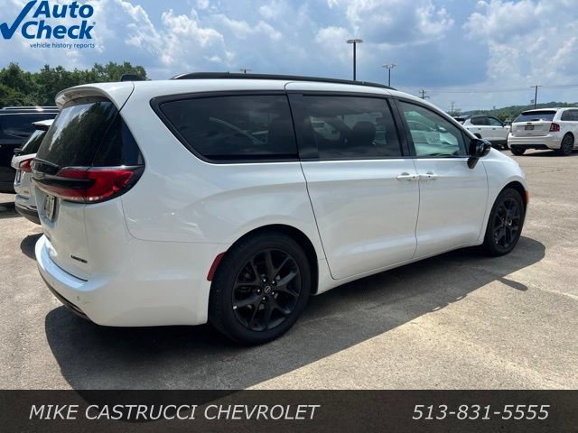 Used 2025 Chrysler Pacifica Limited FWD image 3