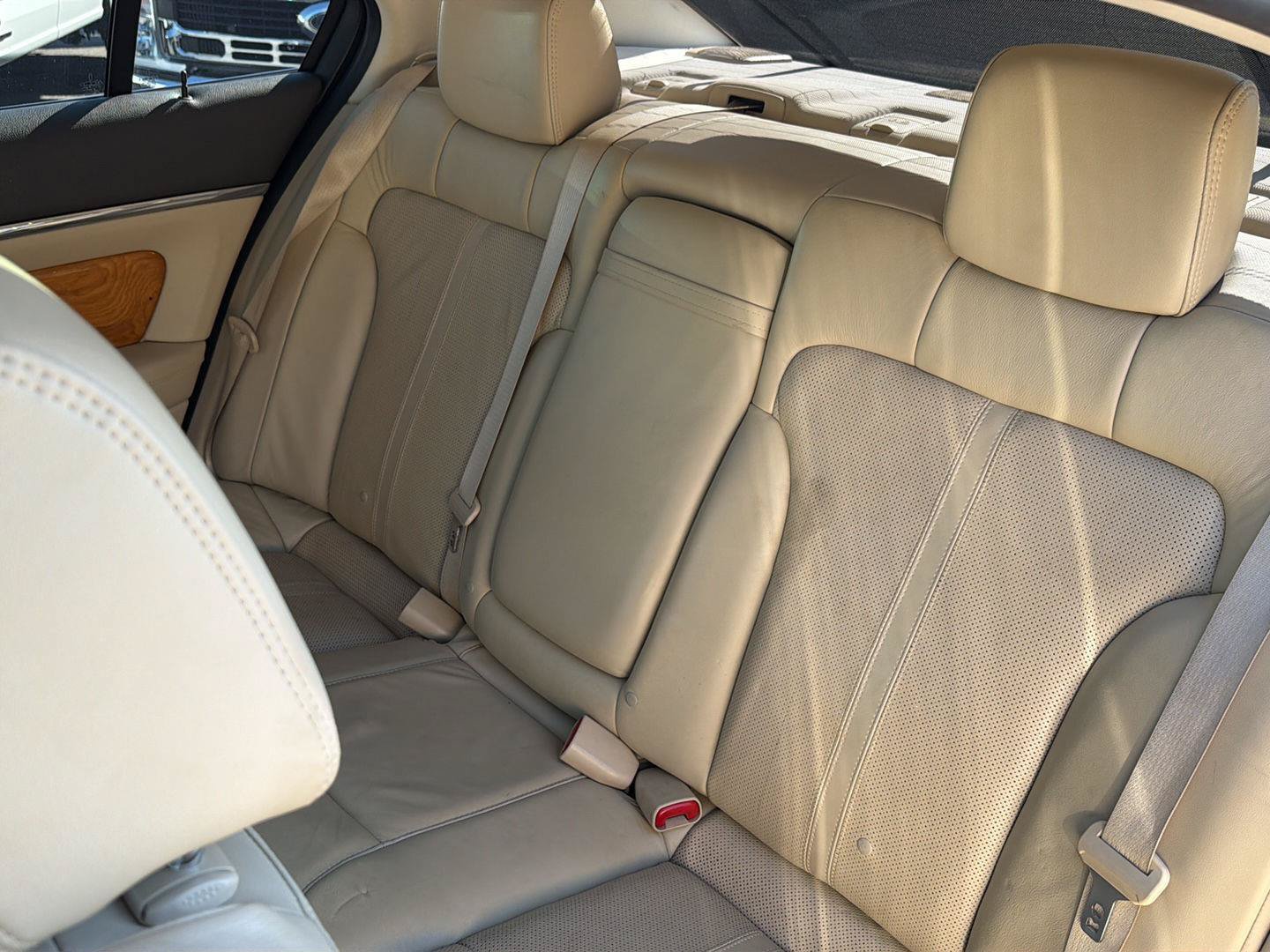 Used 2010 Lincoln MKS FWD image 35