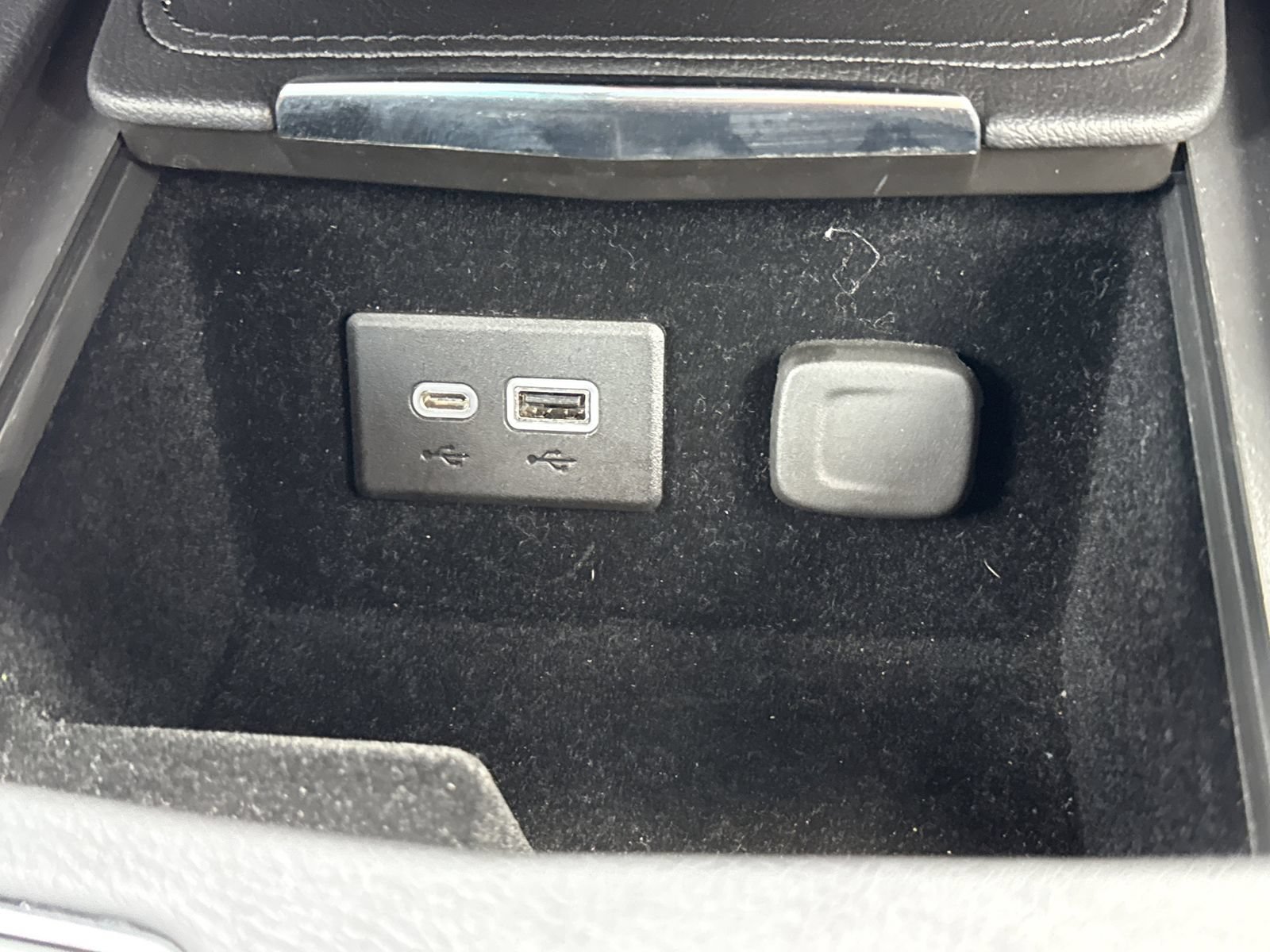 Used 2022 Cadillac XT4 Sport w/ Enhanced Visibility Package FWD image 30