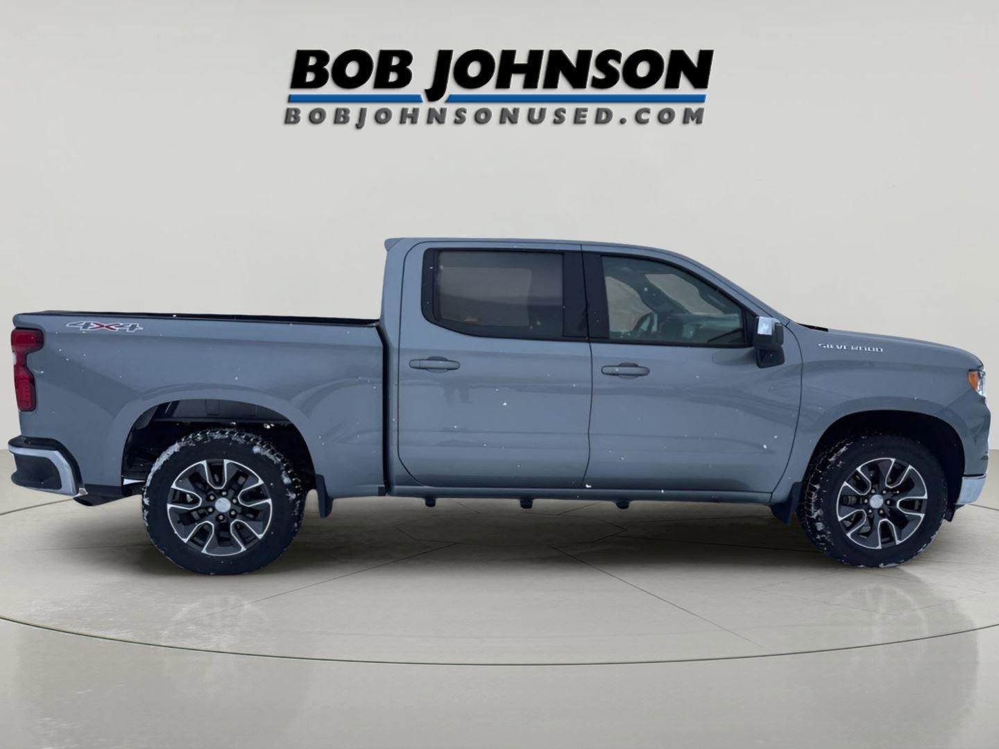 Used 2023 Chevrolet Silverado 1500 LT AWD/4WD image 2