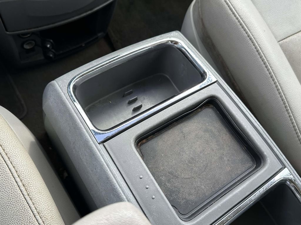 Used 2008 Chrysler Town & Country Touring image 31