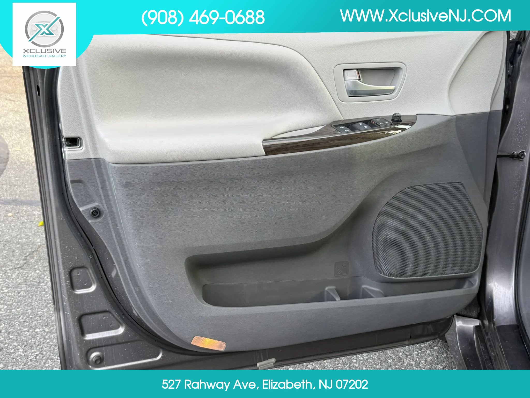 Used 2019 Toyota Sienna XLE Premium w/ Carpet Mat Package FWD image 43