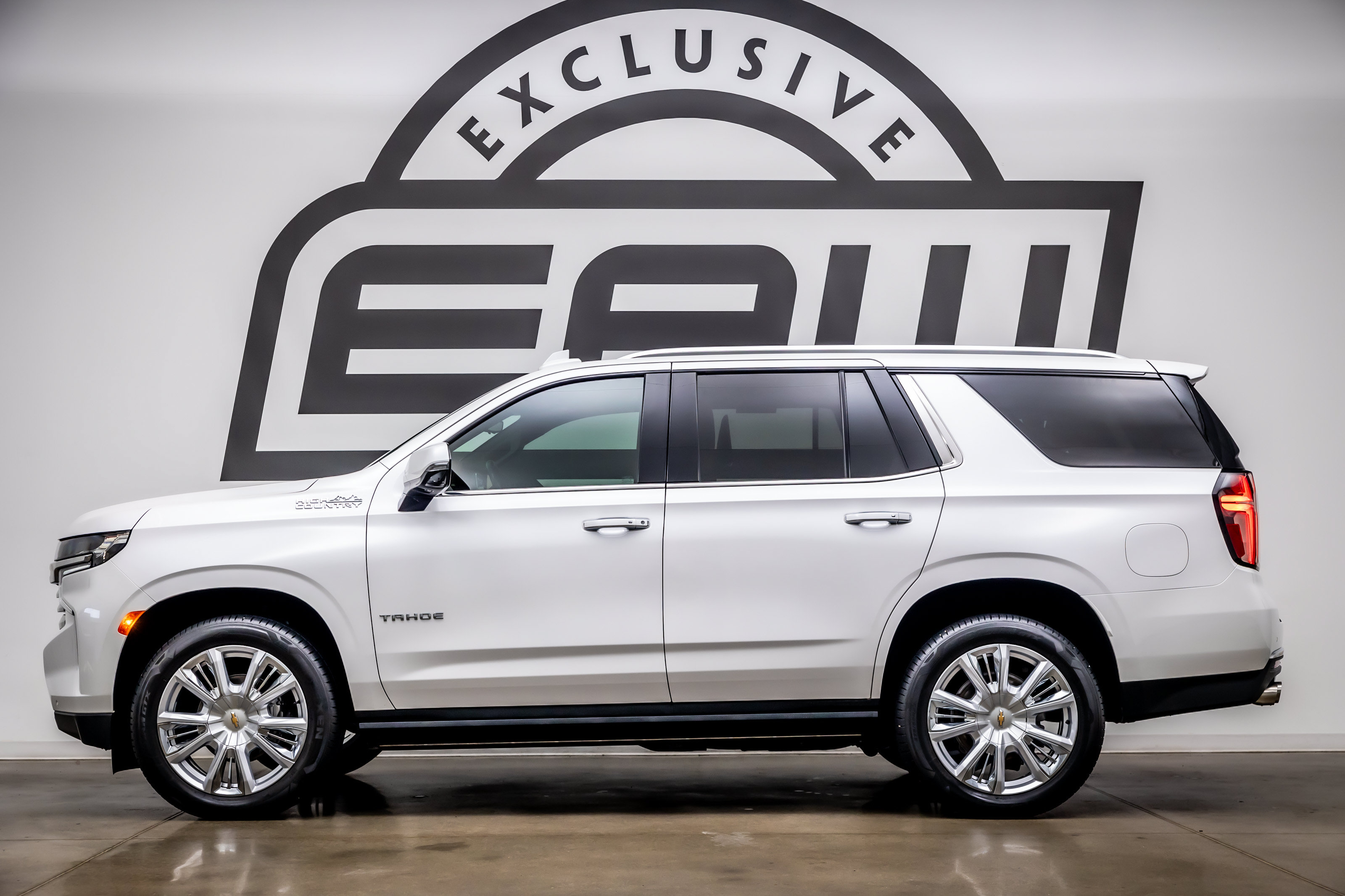 Used 2021 Chevrolet Tahoe High Country w/ Premium Package AWD/4WD image 6