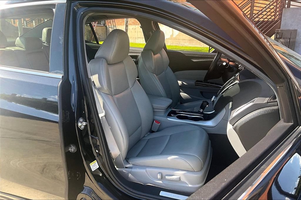 Used 2017 Acura TLX FWD image 10