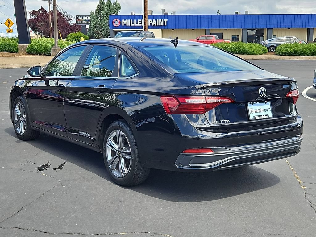 Used 2024 Volkswagen Jetta SE FWD image 4