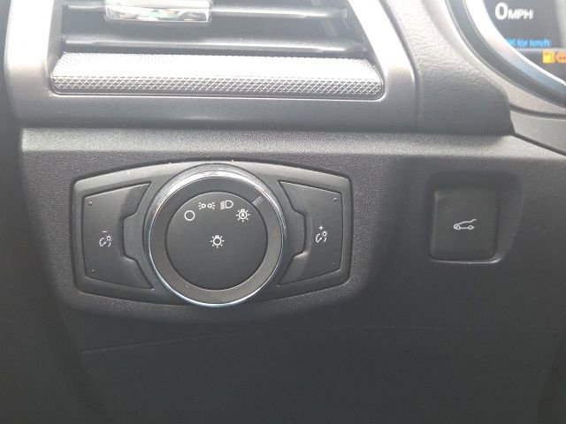 Used 2020 Ford Fusion SE image 25