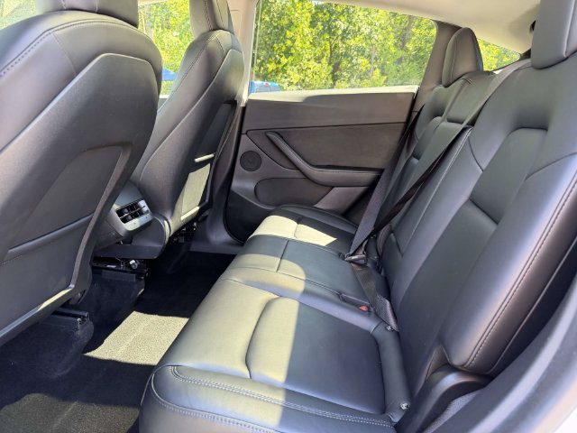 Used 2021 Tesla Model Y Long Range AWD/4WD image 15
