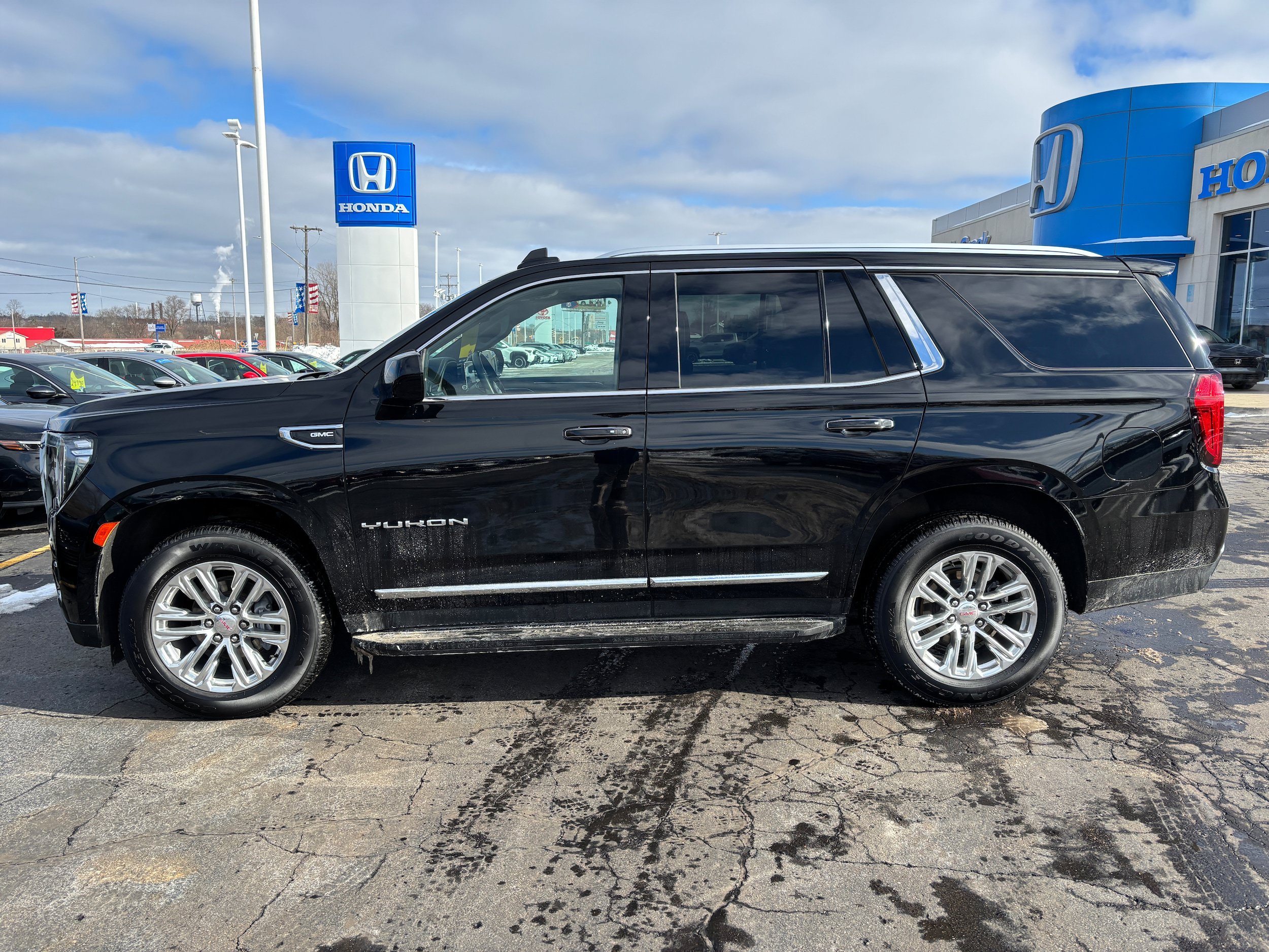 Used 2023 GMC Yukon SLT w/ Max Trailering Package