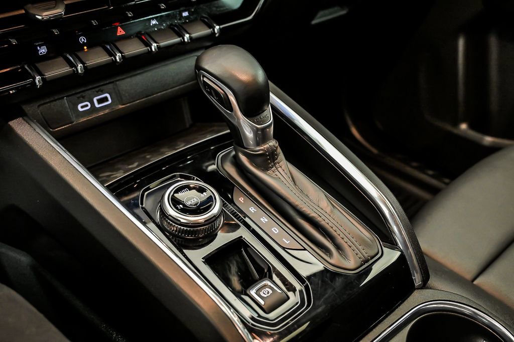 Used 2024 GMC Canyon Elevation w/ Elevation Premium Package AWD/4WD image 23