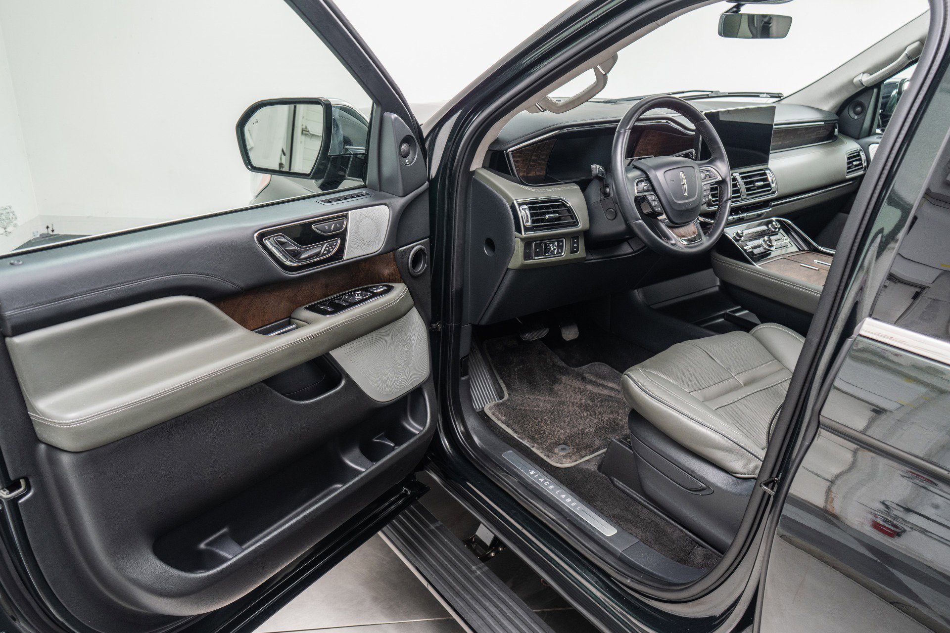 Used 2022 Lincoln Navigator Black Label image 22