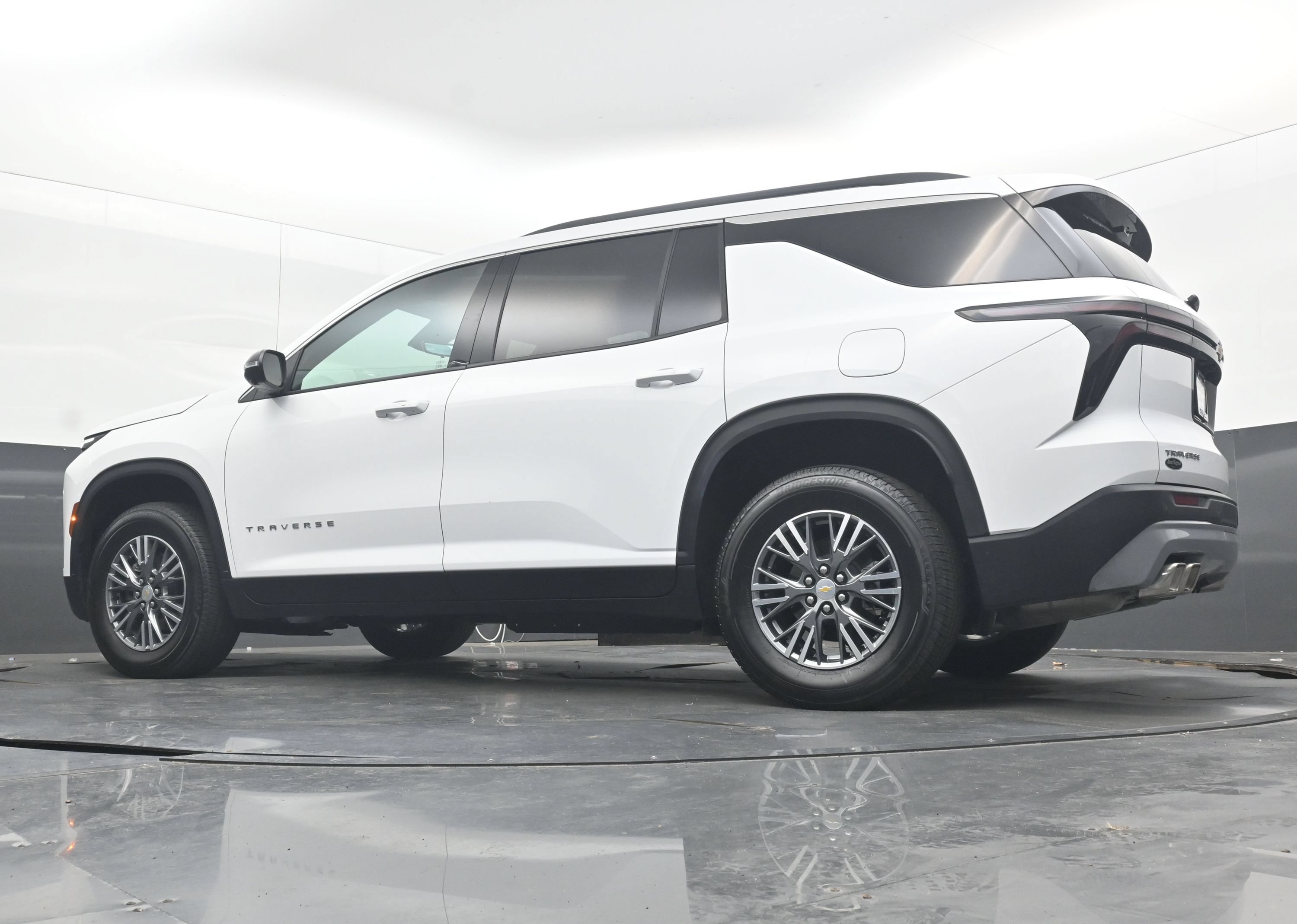 Used 2026 Chevrolet Traverse LT w/ Driver Confidence Package FWD image 27