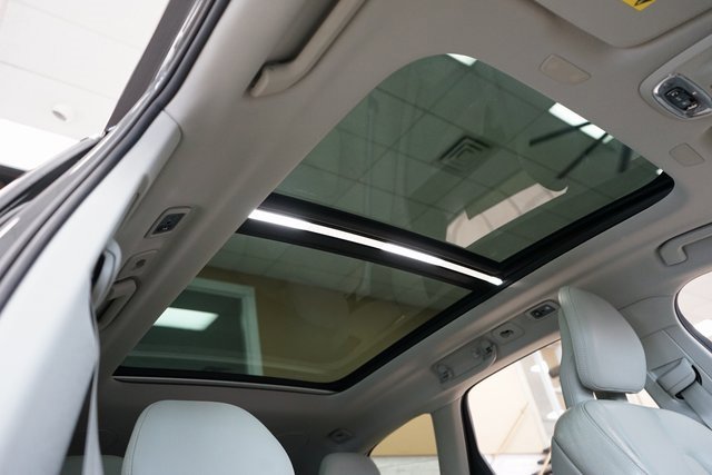 Used 2019 Volvo XC60 T5 Momentum w/ Multimedia Package image 10