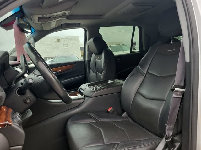 Used 2015 Cadillac Escalade Luxury AWD/4WD image 7