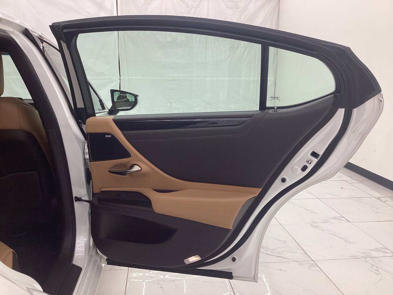 Used 2020 Lexus ES 300h w/ Premium Package image 25