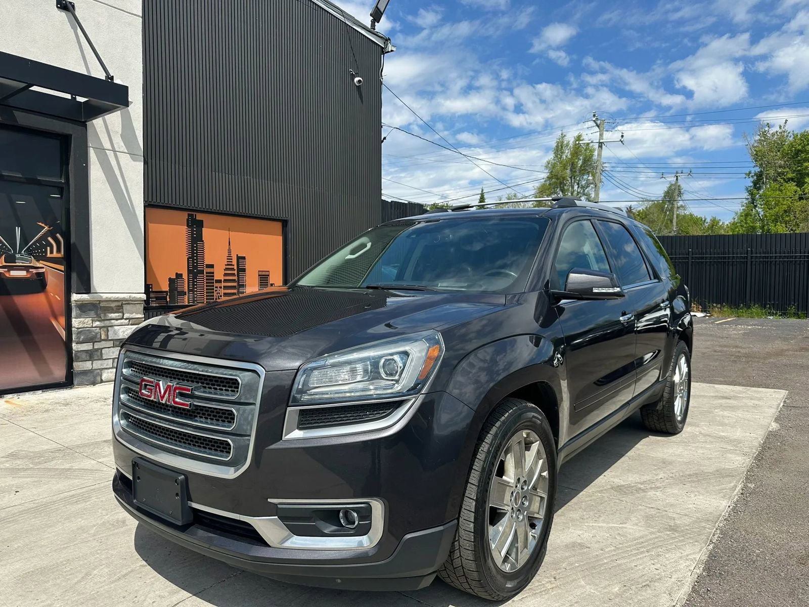 Used 2017 GMC Acadia Limited SLT AWD/4WD image 1