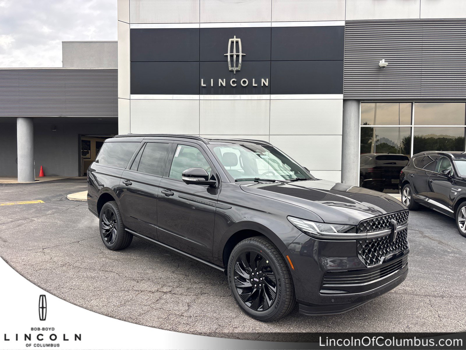 New 2027 Lincoln Navigator L Reserve w/ Jet Appearance Package