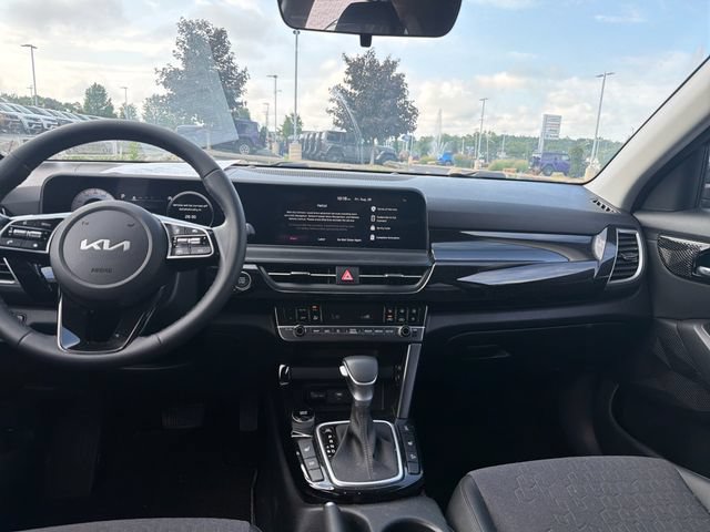 Used 2024 Kia Seltos S AWD/4WD image 13