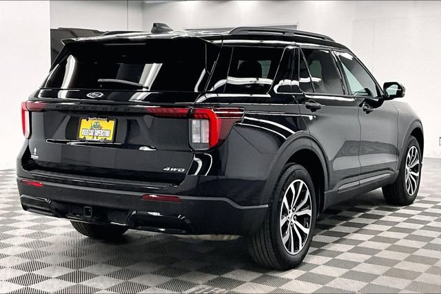 Used 2025 Ford Explorer ST-Line image 13