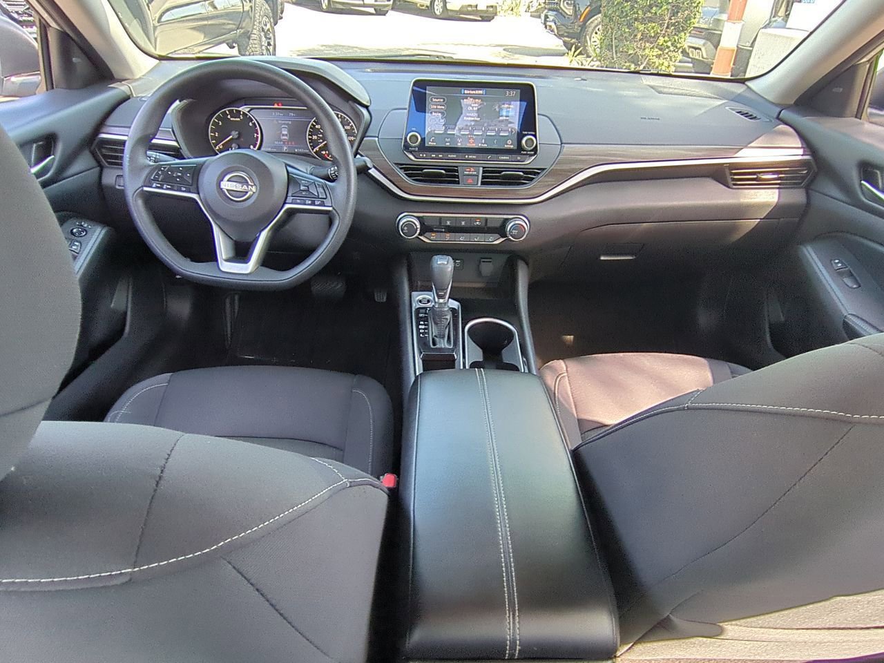 Used 2024 Nissan Altima 2.5 SV FWD image 19