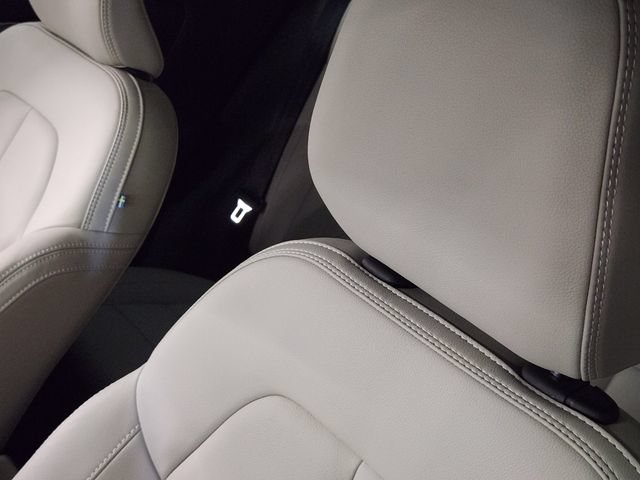 Certified 2026 Volvo XC40 B5 Plus AWD/4WD image 14