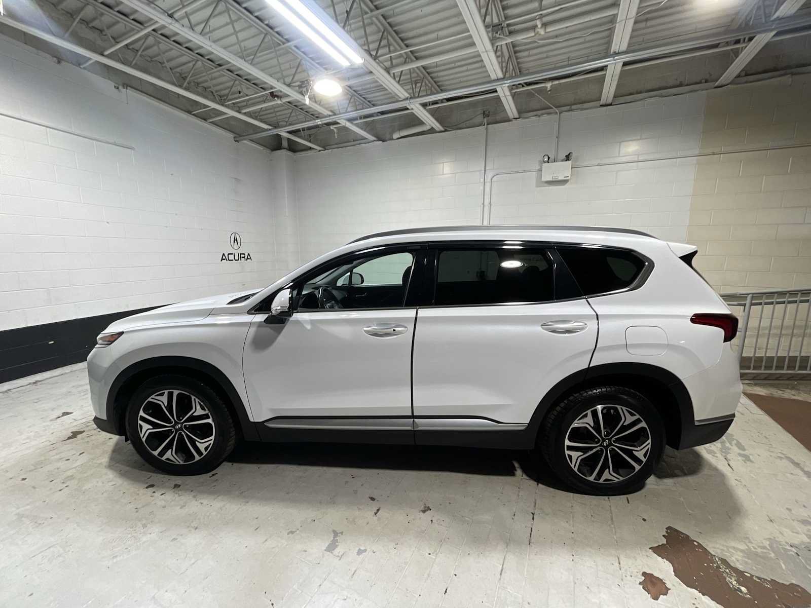 Used 2019 Hyundai Santa Fe Limited AWD/4WD image 3