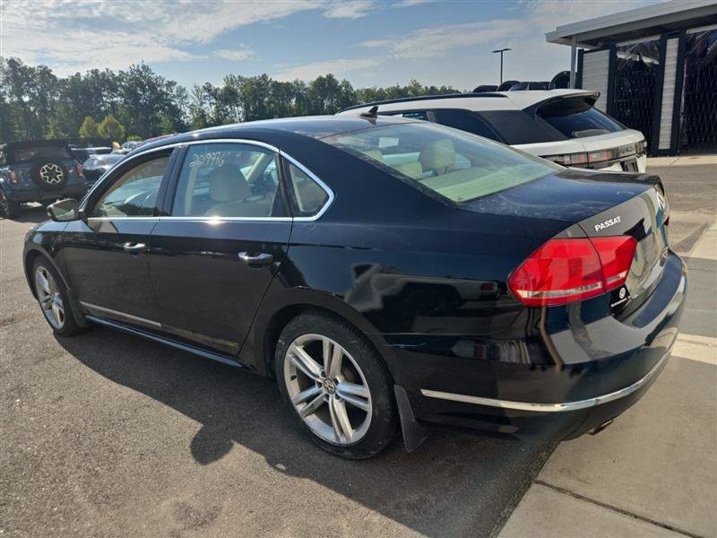Used 2015 Volkswagen Passat 1.8T SE FWD image 9
