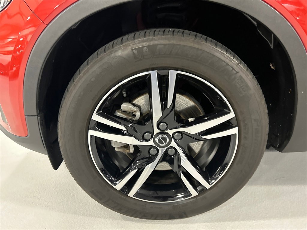 Certified 2023 Volvo XC40 B5 Plus w/ Climate Package image 8