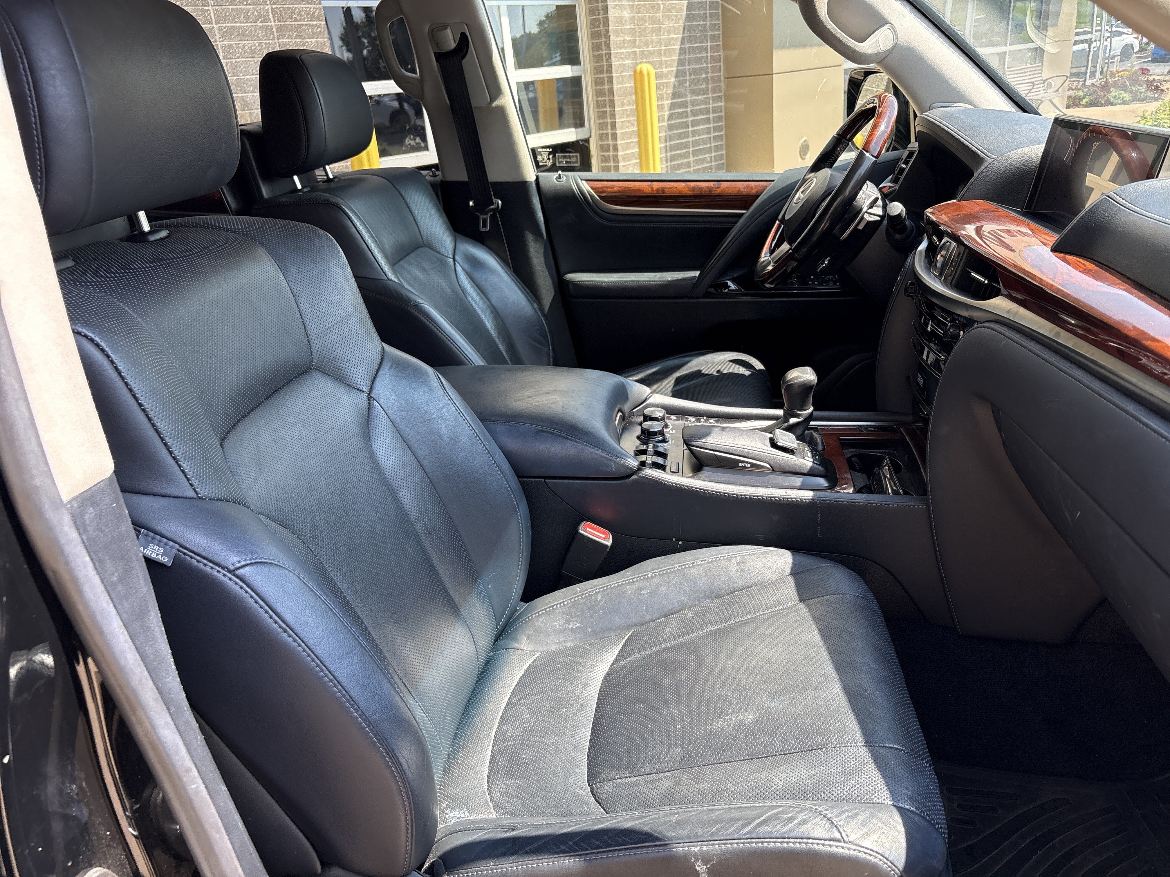 Used 2017 Lexus LX 570 4WD w/ Luxury Package image 33
