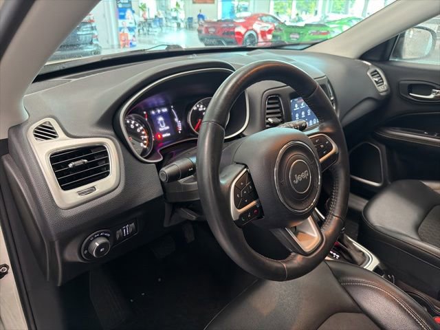 Used 2019 Jeep Compass Latitude w/ Cold Weather Group AWD/4WD image 14