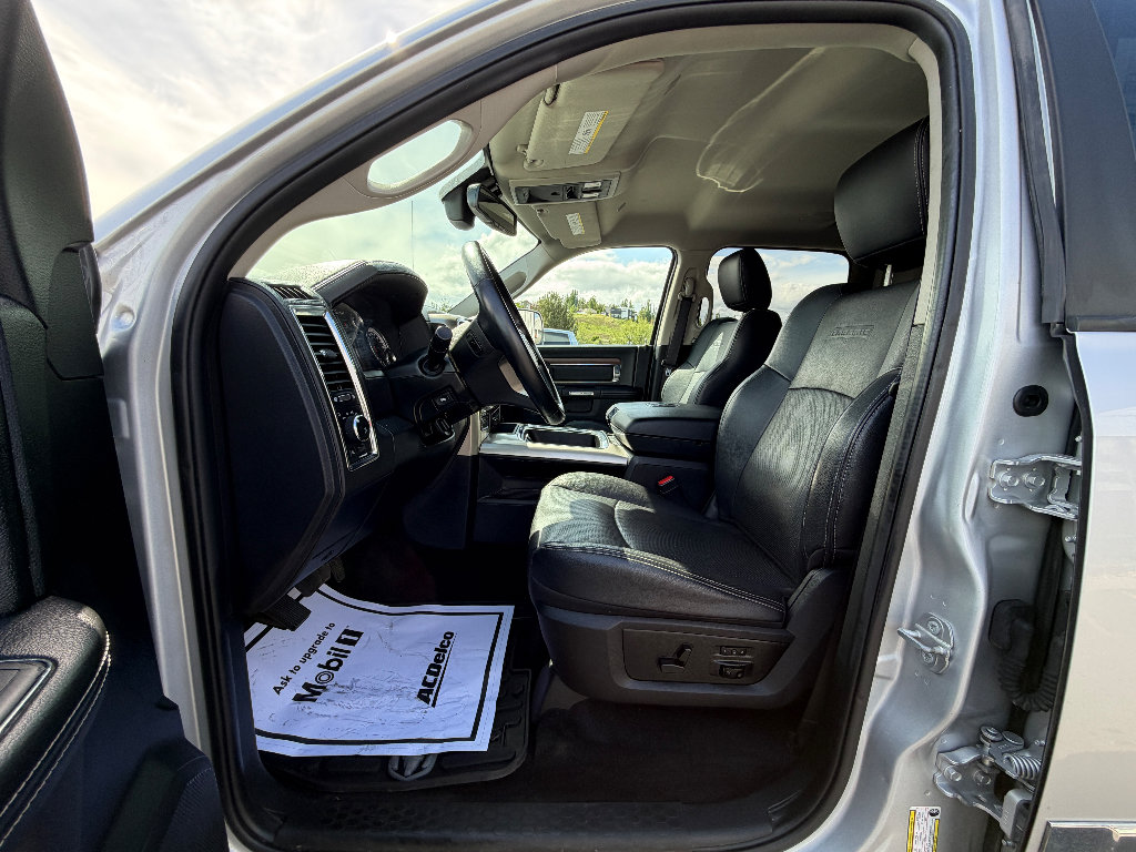 Used 2017 RAM 1500 Laramie w/ Convenience Group AWD/4WD image 2
