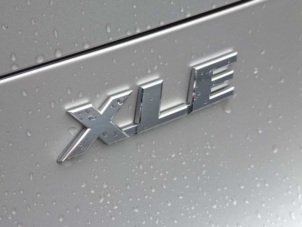 Used 2024 Toyota Venza XLE AWD/4WD image 16