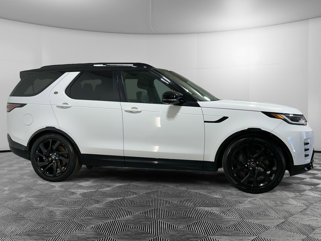 Used 2024 Land Rover Discovery Dynamic SE image 6