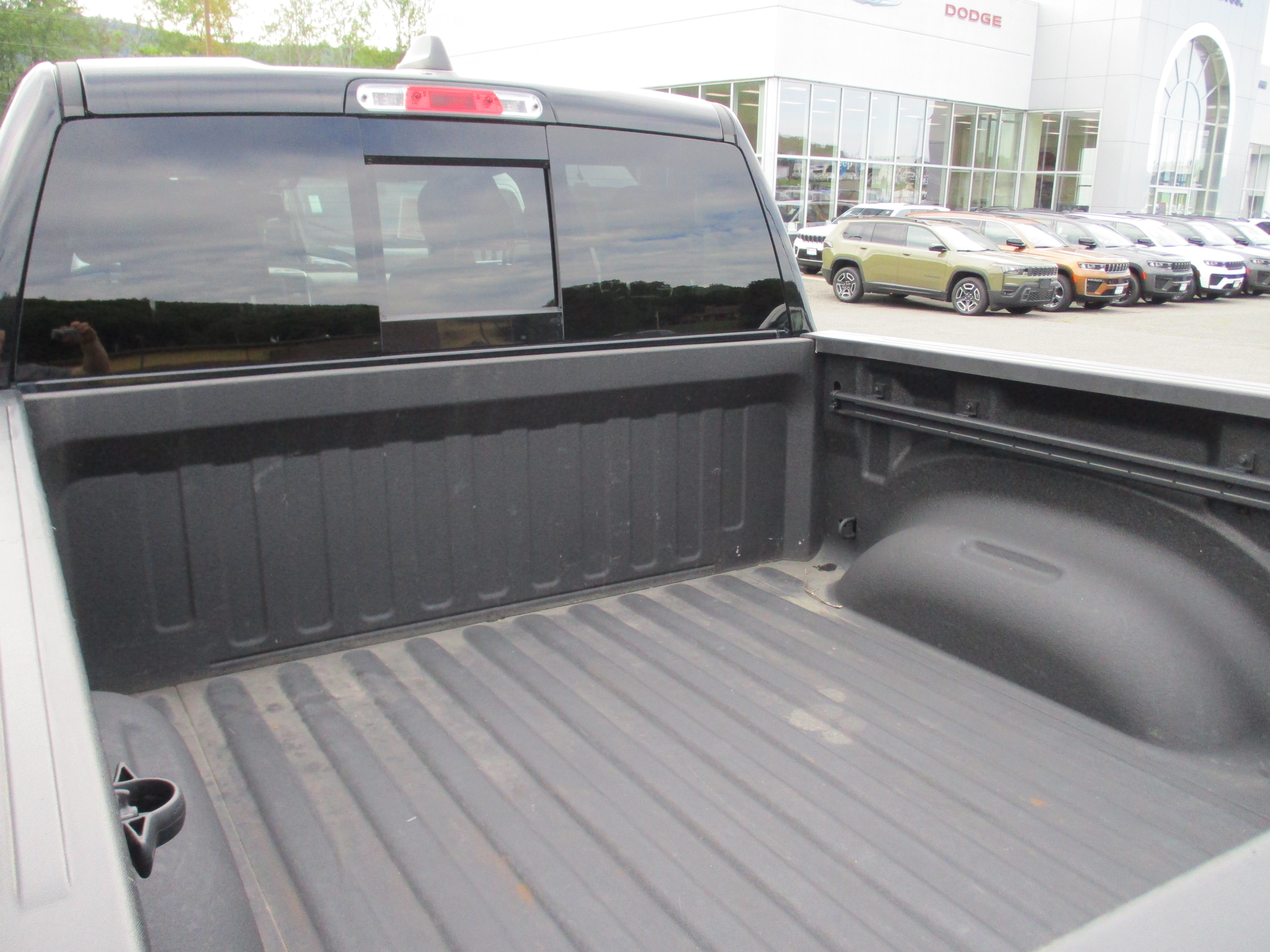 Used 2020 RAM 1500 Laramie AWD/4WD image 14