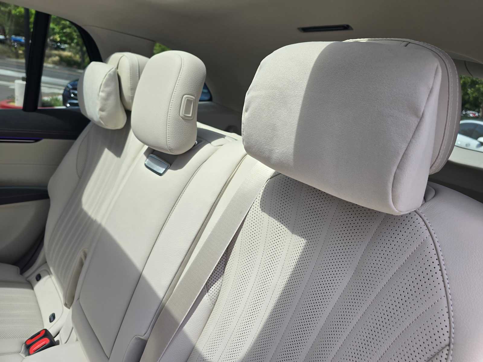New 2026 Mercedes-Benz EQS 400 4MATIC SUV image 18