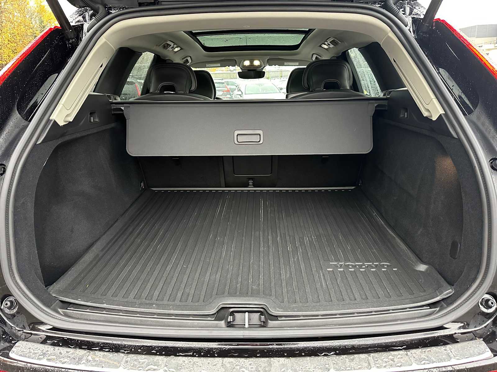 Used 2025 Volvo XC60 B5 Core w/ Protection Package Premier image 14