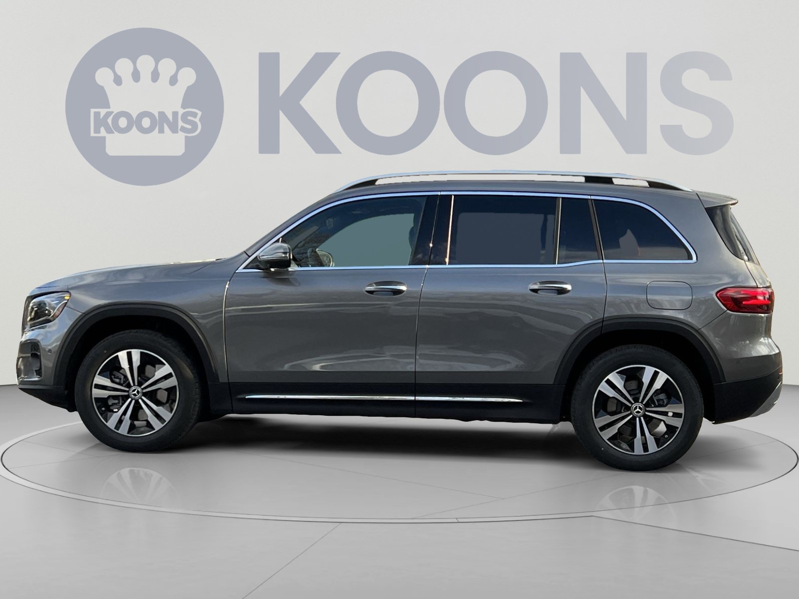 Used 2026 Mercedes-Benz GLB 250 4MATIC image 2