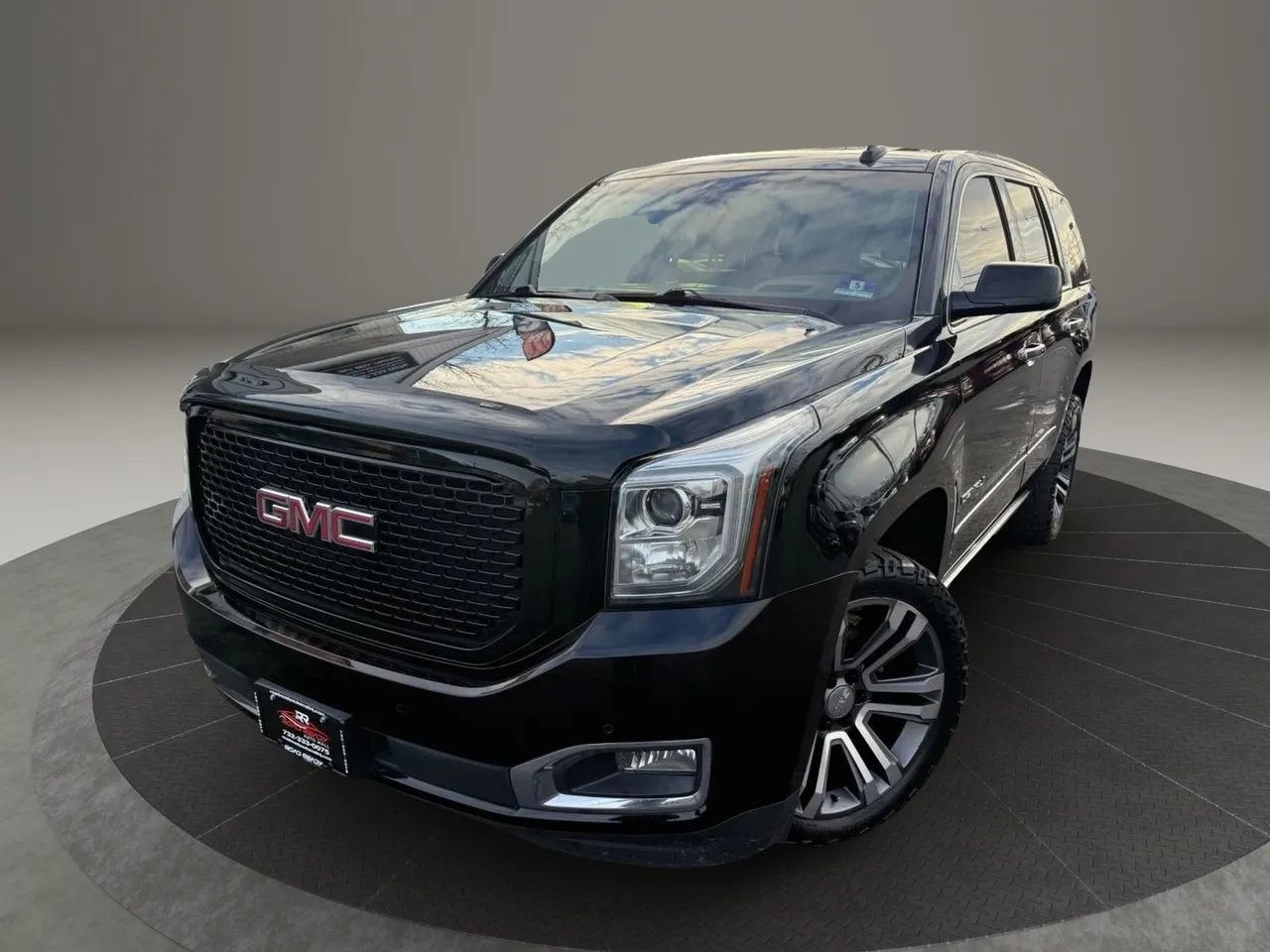 Used 2019 GMC Yukon Denali w/ Denali Ultimate Package image 2