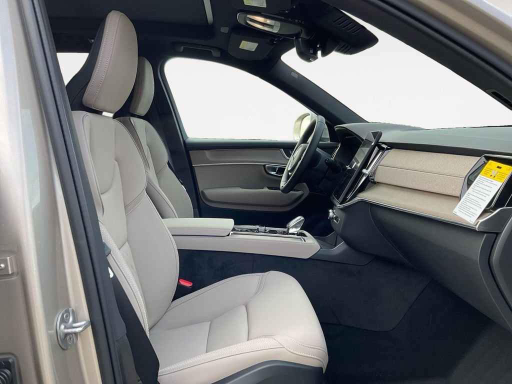New 2026 Volvo XC90 T8 Core image 15